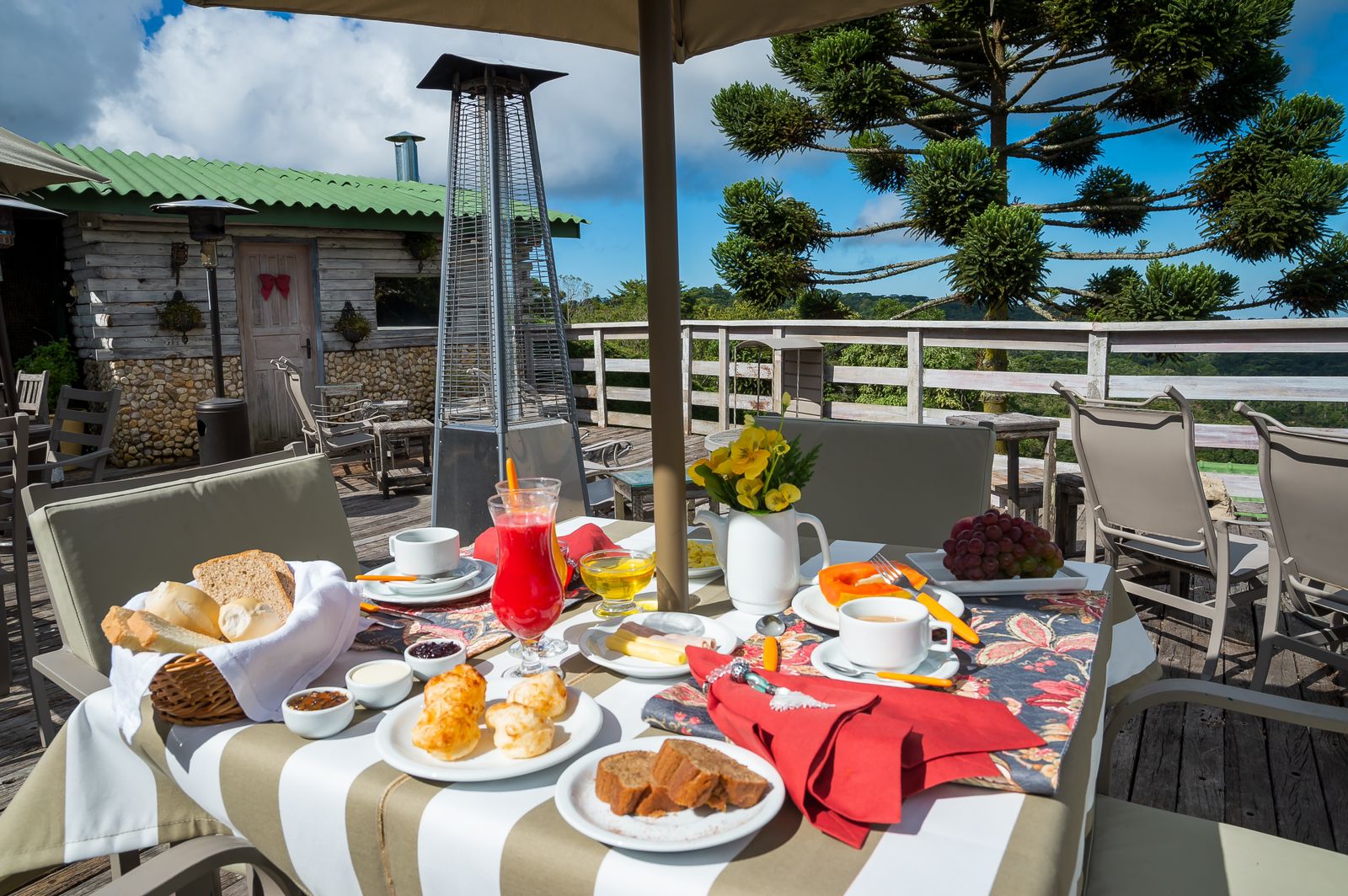 Cafe-da-manha---Pousada-Alto-da-Boa-Vista-Campos-do-Jordão