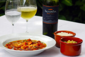 Feijoada-de-Lula-com-farofa-de-couve-do-Portu-Brasil---Foto-Reginaldo-Pupo---Sabores-da-Praia
