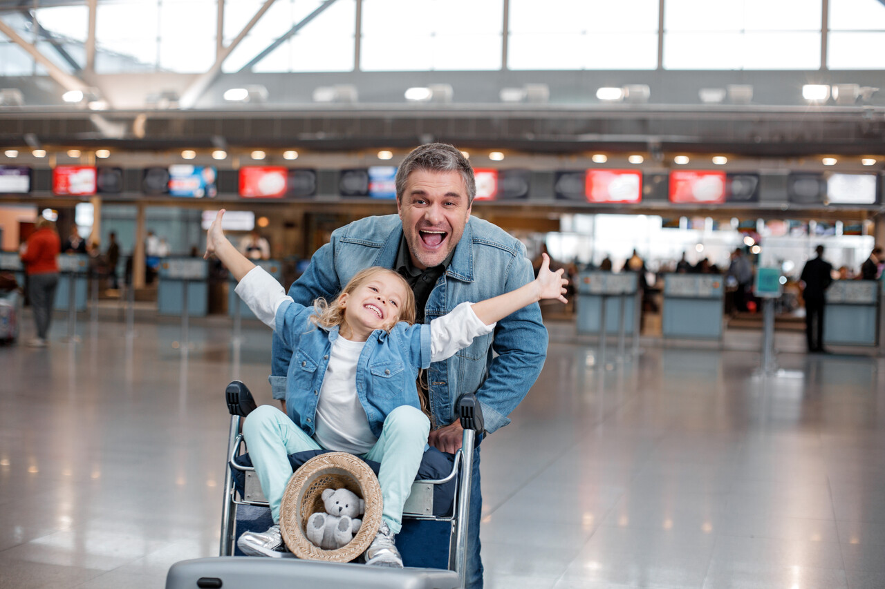 criança-com-pai-aeroporto